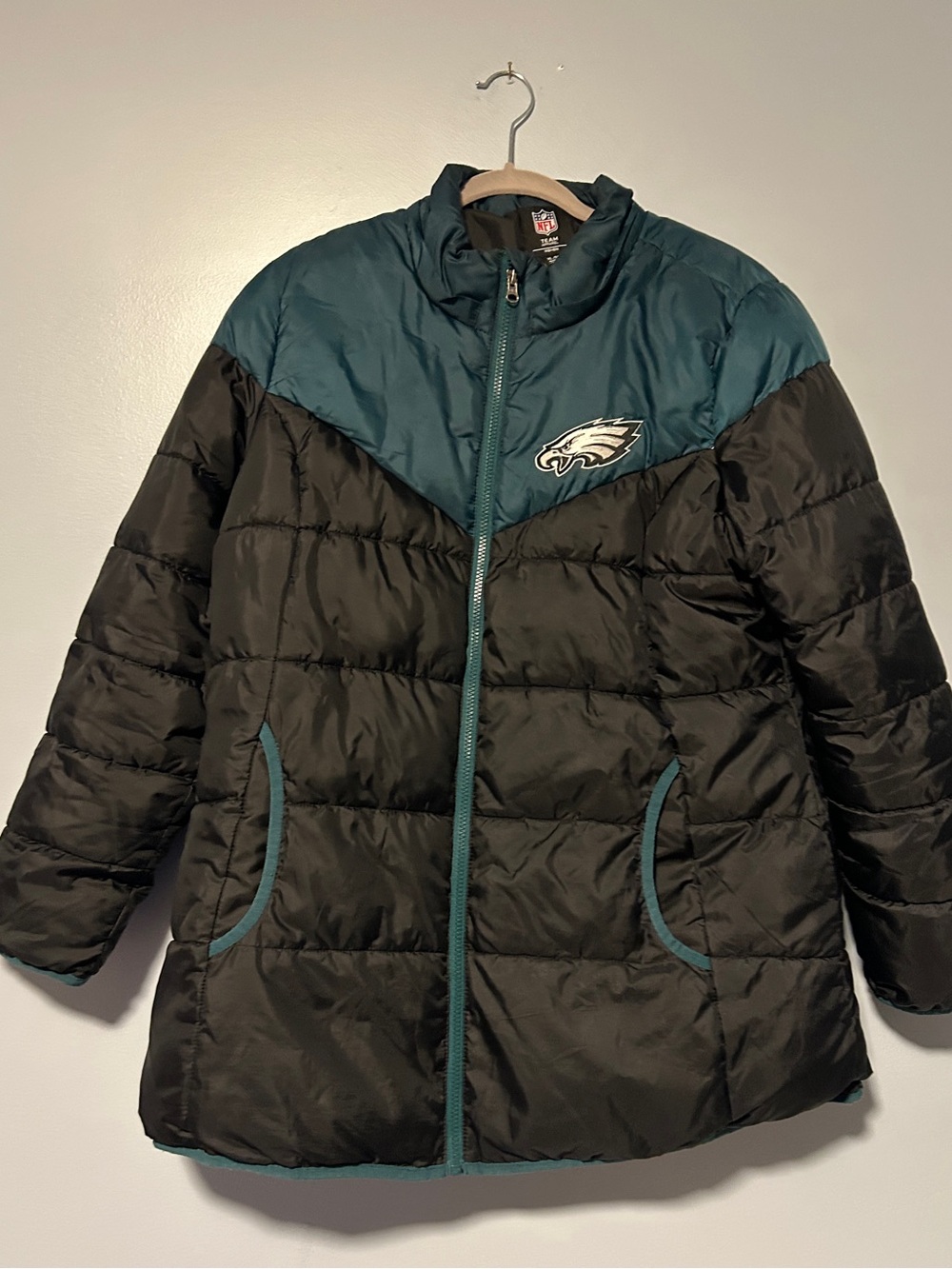 NFL Eagles Philadelphia Green and Black Team Logo Puffer Jacket XL